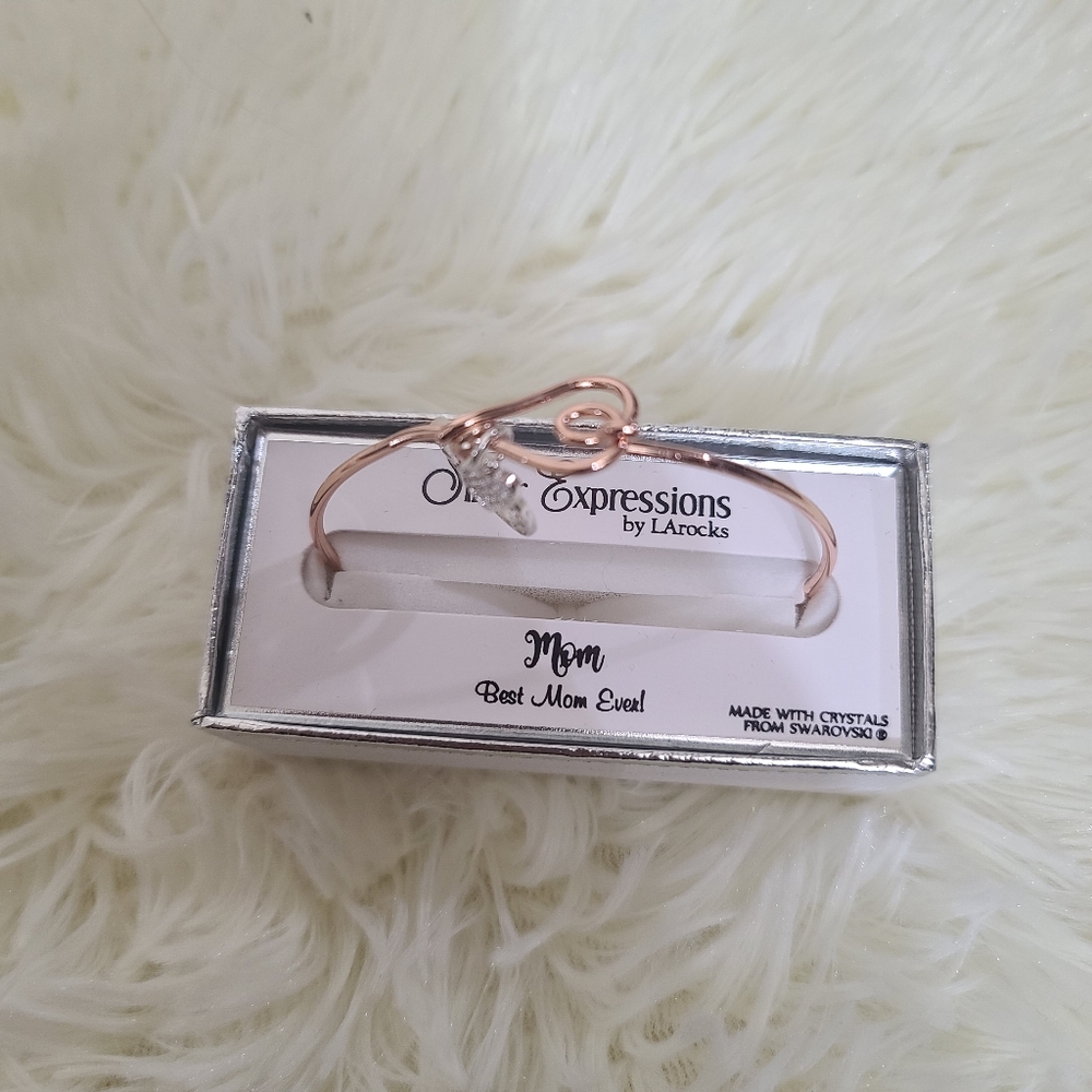 "Mom" bracelet
